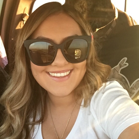 Meet your Posher, Jazmin - Picture 1 of 1